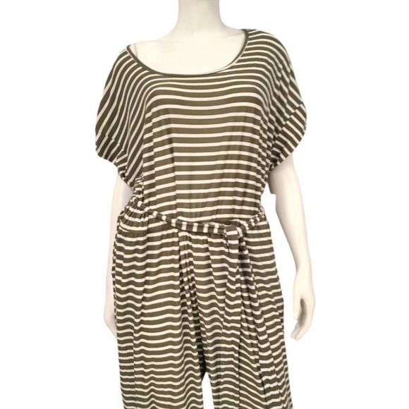 Harlow and Rose Woman Plus Size Jumpsuit 2X - Picture 2 of 5